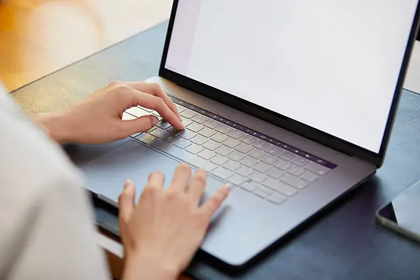 齐爱民广西民族大学简介